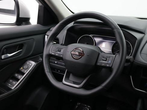 Used 2025 Nissan Rogue SV AWD/4WD image 38