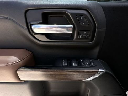 Used 2020 Chevrolet Silverado 1500 High Country w/ Technology Package RWD image 21