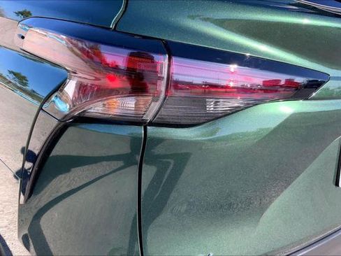 Certified 2025 Toyota Sienna LE w/ LE Plus Package image 28