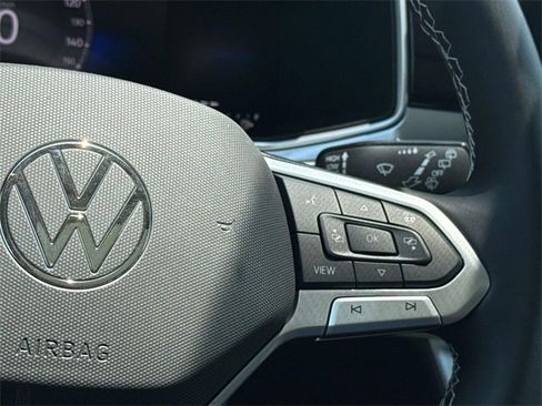 New 2025 Volkswagen Taos SE image 11
