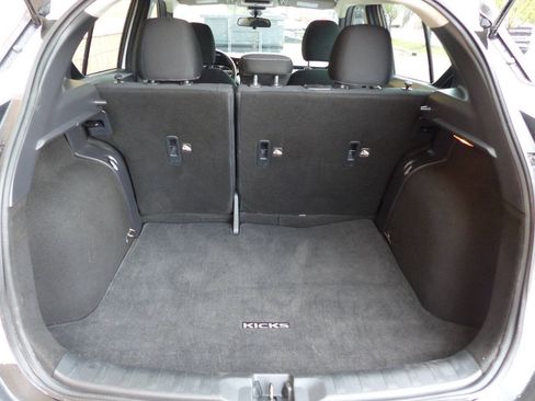 Used 2020 Nissan Kicks S FWD image 31