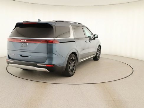 Used 2022 Kia Carnival SX FWD image 6