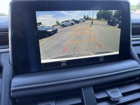 Used 2022 Chevrolet Suburban Premier AWD/4WD image 34