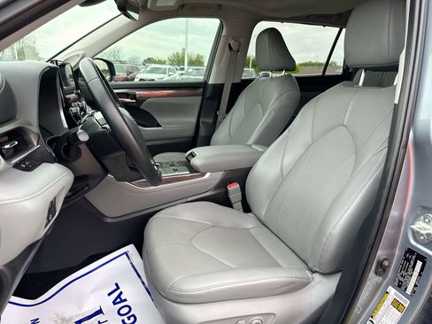 Used 2023 Toyota Highlander Limited image 13