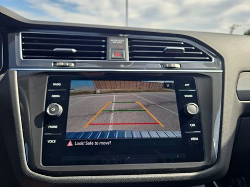 Certified 2022 Volkswagen Tiguan SE image 14