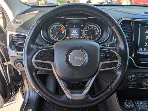 Used 2020 Jeep Cherokee Limited w/ Luxury Group image 24