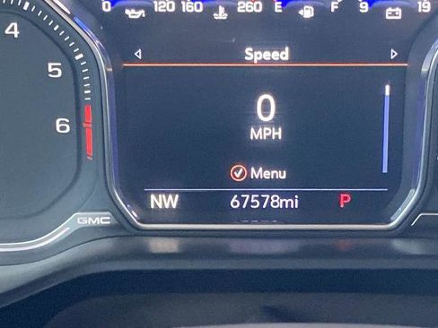 Used 2021 GMC Yukon Denali w/ Denali Premium Package image 8