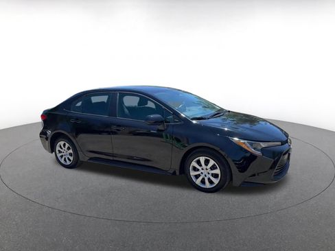 Used 2025 Toyota Corolla LE FWD image 2