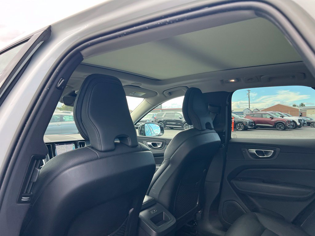 Used 2023 Volvo XC60 B5 Plus AWD/4WD image 13