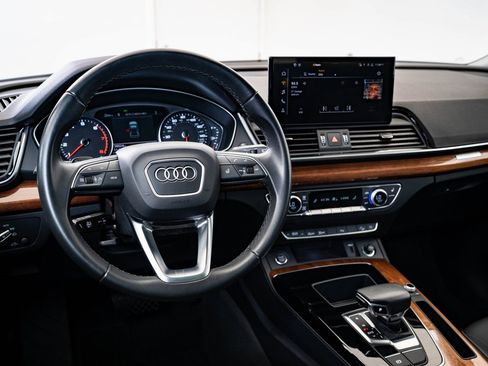 Used 2023 Audi Q5 2.0T Premium w/ Convenience Package image 4