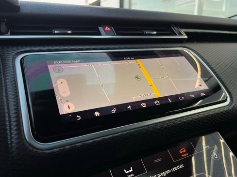 Used 2018 Land Rover Range Rover Velar S image 43