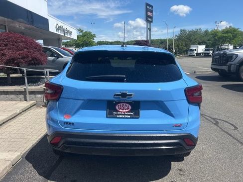 Used 2024 Chevrolet Trax RS w/ Driver Confidence Package FWD image 3