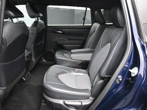 Used 2021 Toyota Highlander XSE image 22