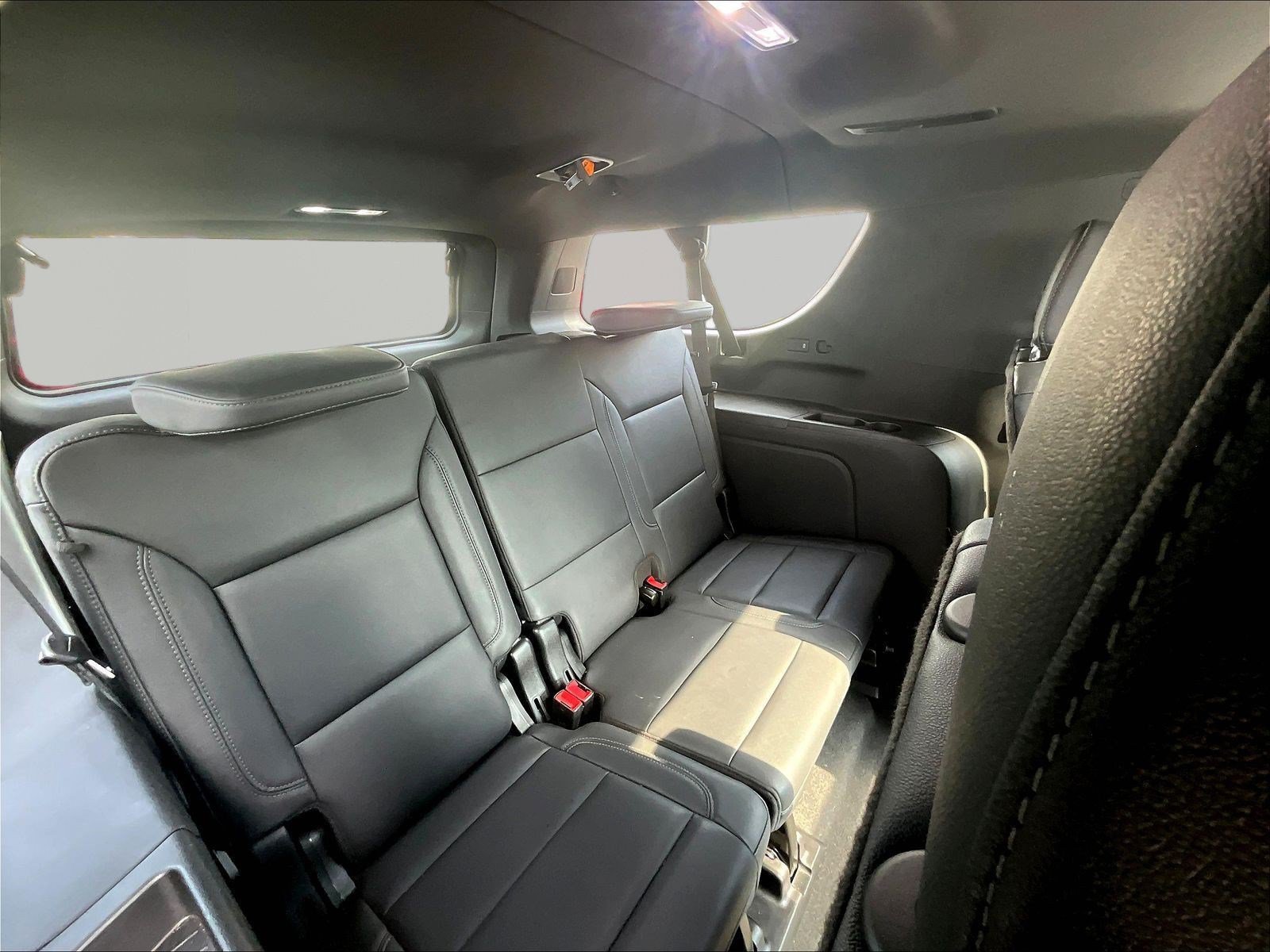 Used 2024 Chevrolet Suburban Z71 w/ Luxury Package AWD/4WD image 26