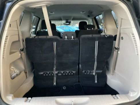 Used 2023 Chrysler Voyager LX image 7