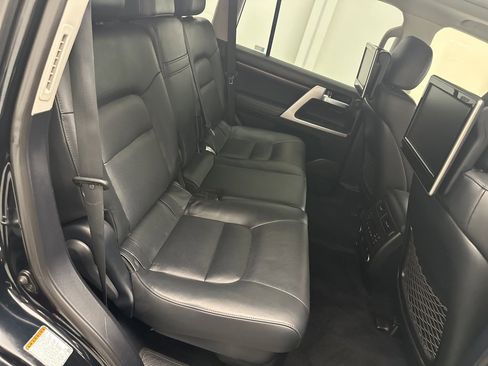 Used 2016 Toyota Land Cruiser image 11
