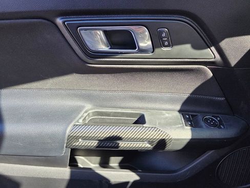 Used 2019 Ford Mustang Coupe image 32