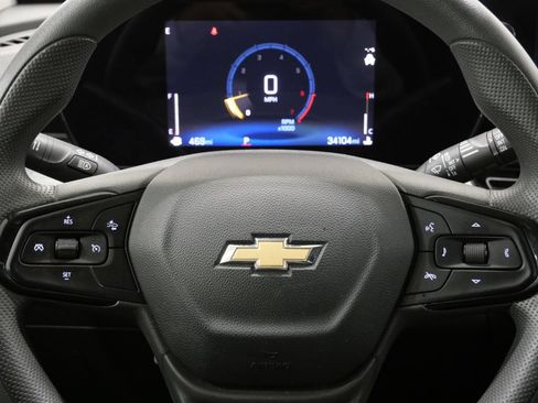 Used 2025 Chevrolet Trax LT FWD image 16