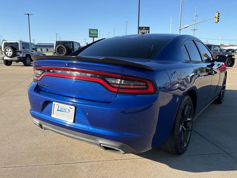 Used 2019 Dodge Charger SXT w/ Blacktop Package image 19