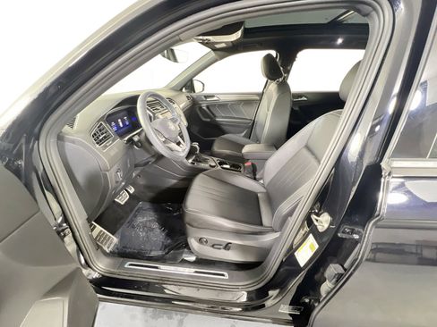 Used 2023 Volkswagen Tiguan SE R-Line image 20