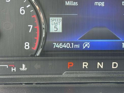 Used 2021 Ford Explorer Limited w/ Equipment Group 301A AWD/4WD image 32