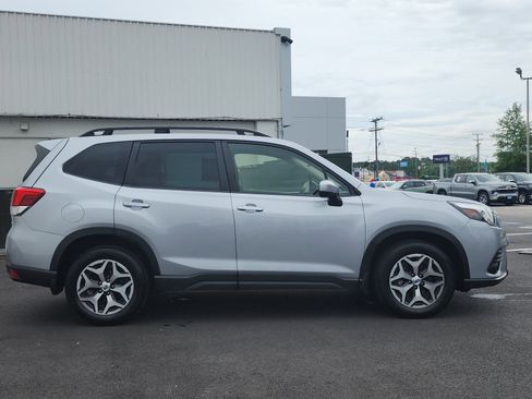 Used 2023 Subaru Forester Premium AWD/4WD image 6