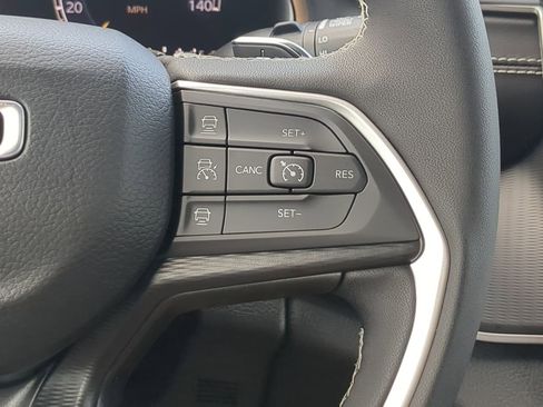 New 2025 Jeep Grand Cherokee Altitude image 24