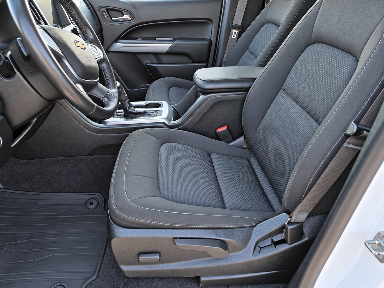 Used 2020 Chevrolet Colorado LT AWD/4WD image 16