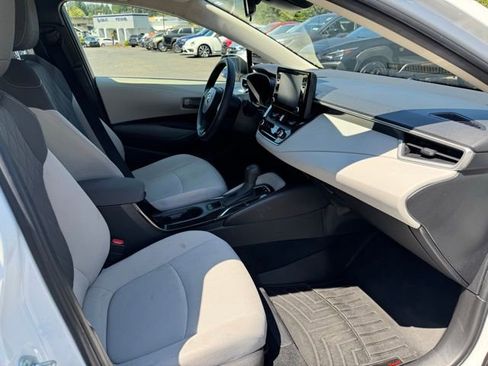 Used 2022 Toyota Corolla LE image 9