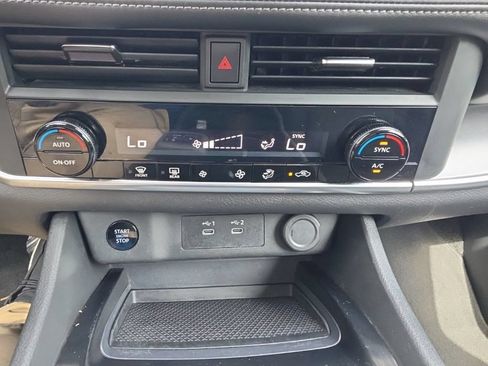 Certified 2024 Nissan Rogue SV FWD image 25