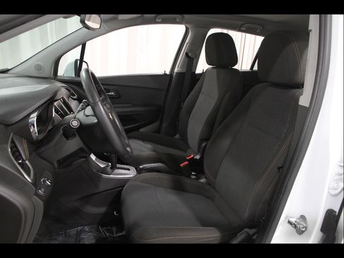 Certified 2018 Chevrolet Trax LS image 5