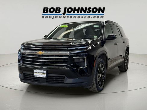 Used 2025 Chevrolet Traverse LT w/ Sun and Wheel Package AWD/4WD image 8