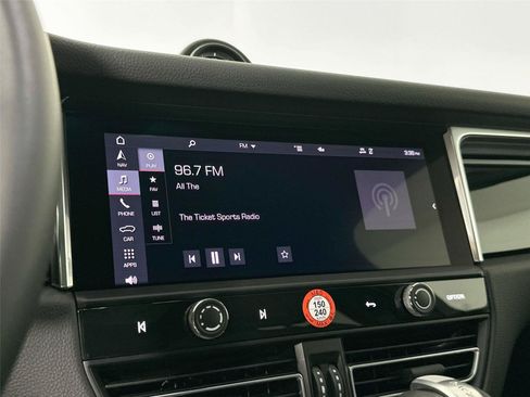 Certified 2025 Porsche Macan AWD/4WD image 21