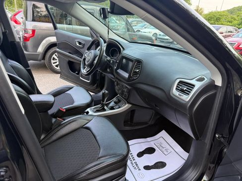 Used 2020 Jeep Compass Latitude AWD/4WD image 12