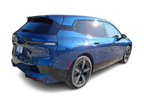 Used 2024 BMW iX xDrive50 w/ Sport Package AWD/4WD image 5