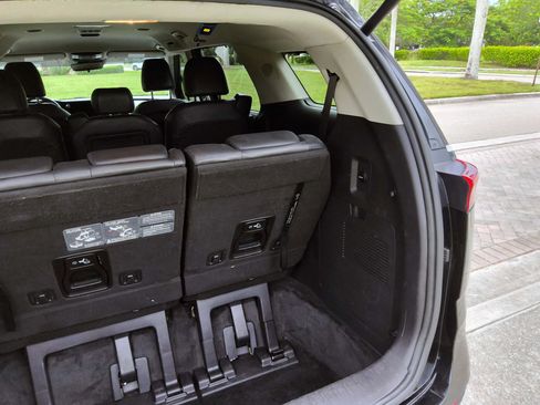 Used 2022 Kia Carnival EX FWD image 57