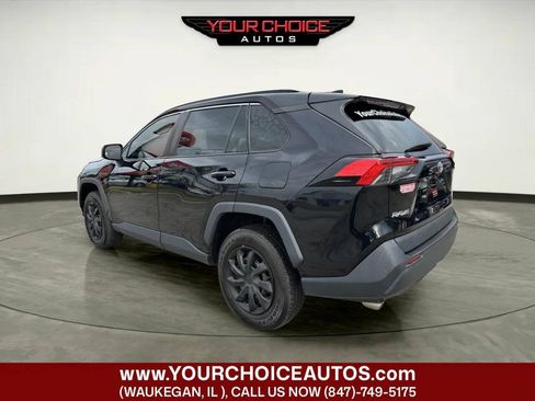 Used 2021 Toyota RAV4 LE AWD/4WD image 3