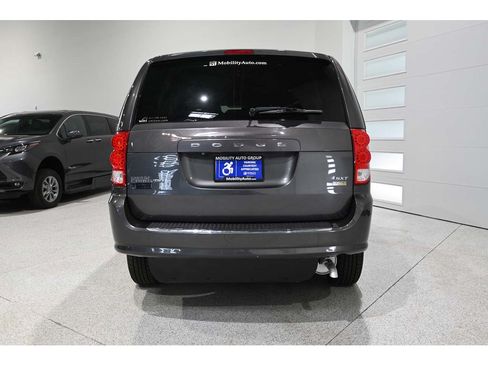 Used 2019 Dodge Grand Caravan SXT FWD image 7