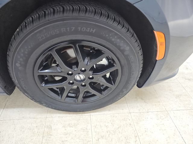 Used 2023 Chrysler Pacifica Touring-L FWD image 24