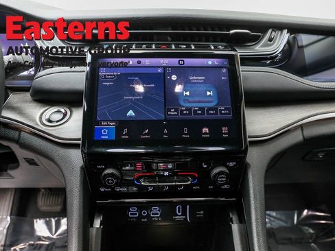 Used 2023 Jeep Grand Cherokee 4WD 4xe image 12