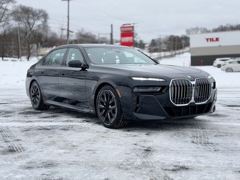 Certified 2023 BMW 760i xDrive w/ Executive Package image 10