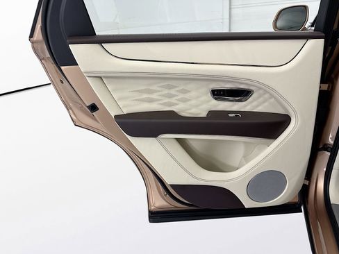 New 2026 Bentley Bentayga image 25