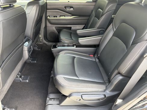 Used 2024 Nissan Pathfinder SL w/ SL Premium Package FWD image 26