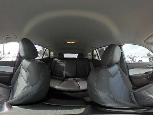 Used 2025 Chevrolet Trax LT w/ LT Convenience Package FWD image 40