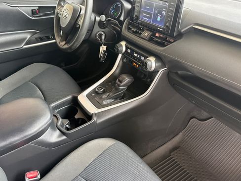 Certified 2021 Toyota RAV4 LE AWD/4WD image 16