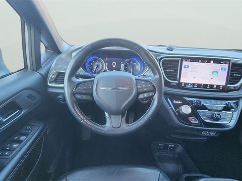 Used 2021 Chrysler Pacifica Touring-L w/ Premium & Safety Sphere Group image 10