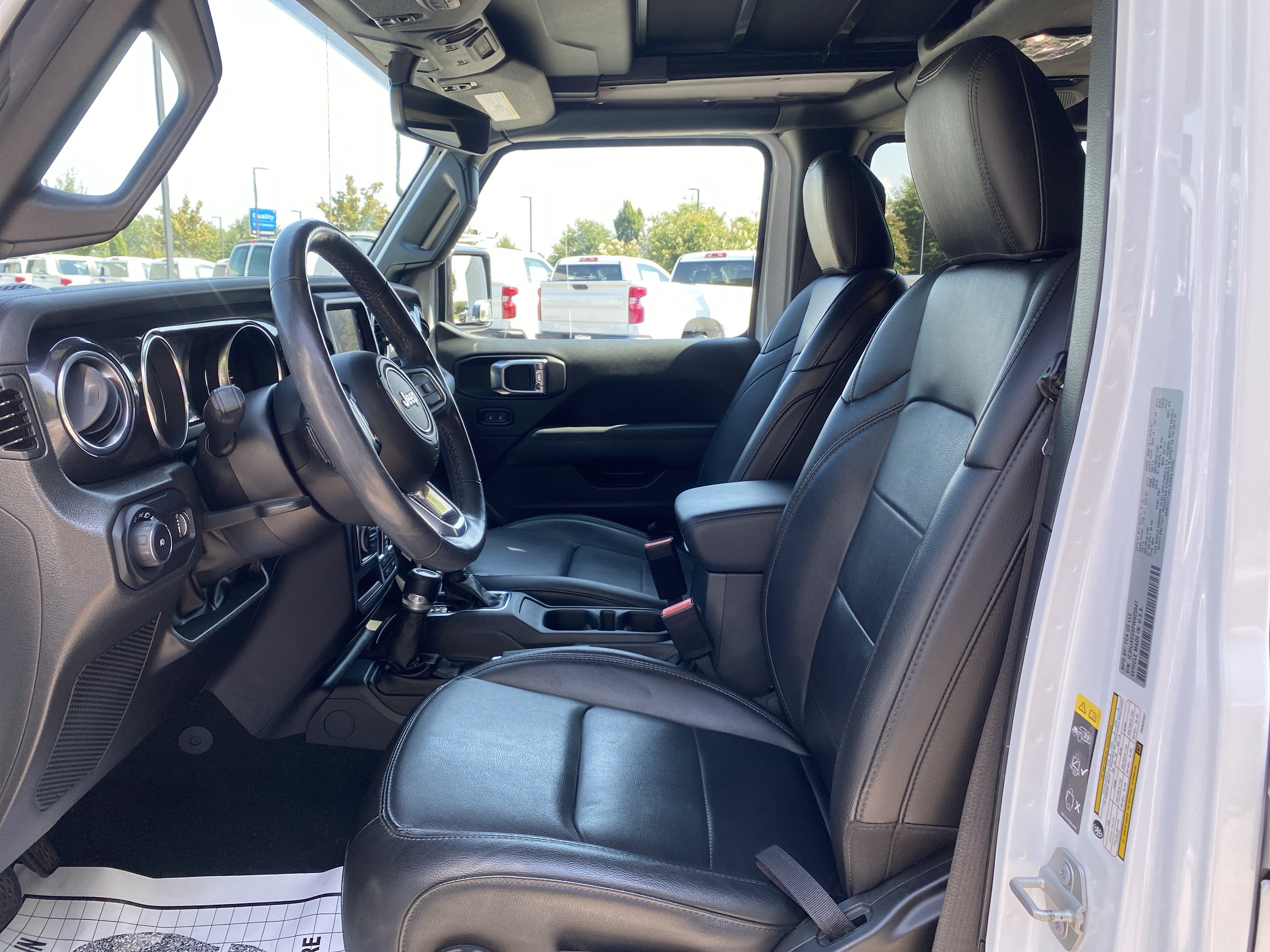 Used 2023 Jeep Wrangler Unlimited Sahara AWD/4WD image 33