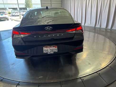 Used 2023 Hyundai Elantra SE FWD image 6