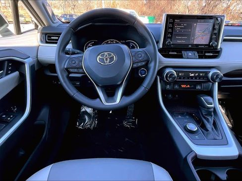 Used 2021 Toyota RAV4 Limited image 5