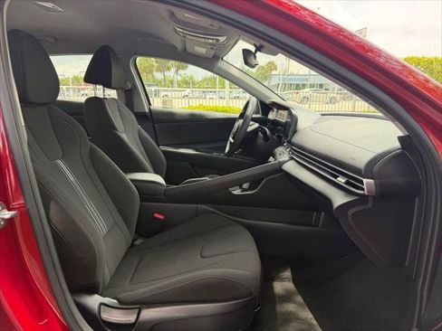 Used 2024 Hyundai Elantra SEL FWD image 14